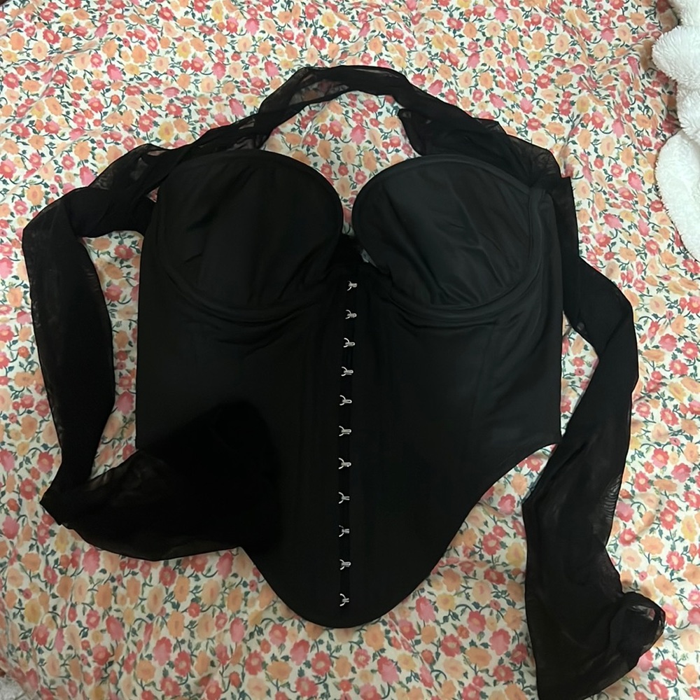 Did not end up using this top for my costume! Perfect condition, plus cup